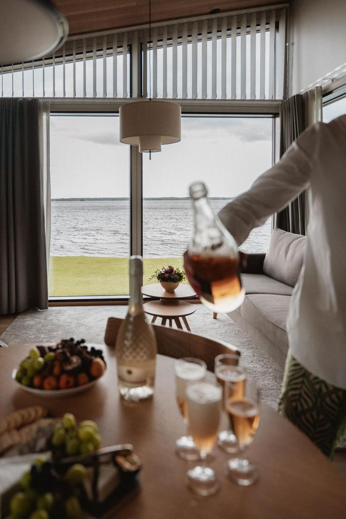 Villa Strandis Smokehouse & Resort,